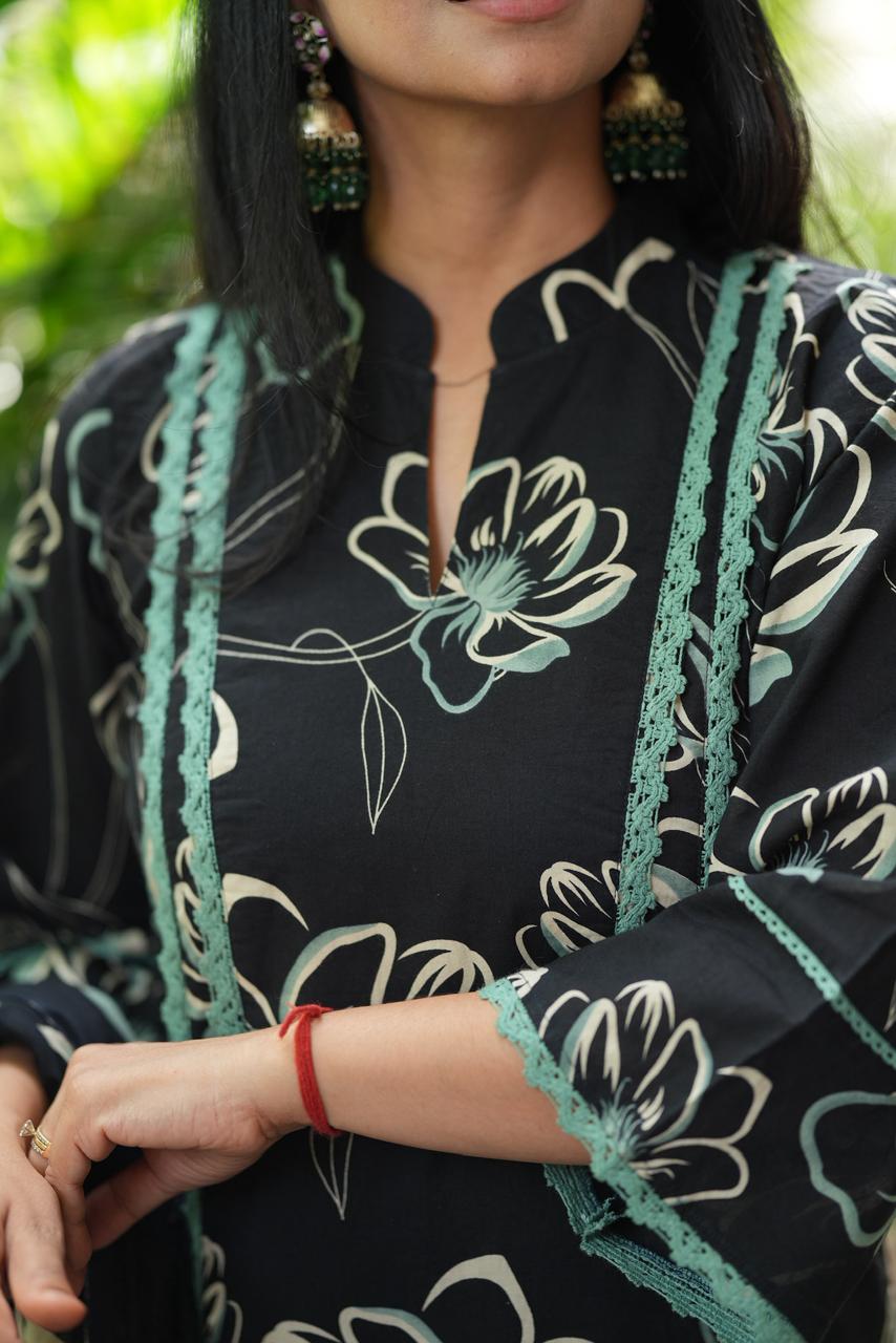 Black stright cut set