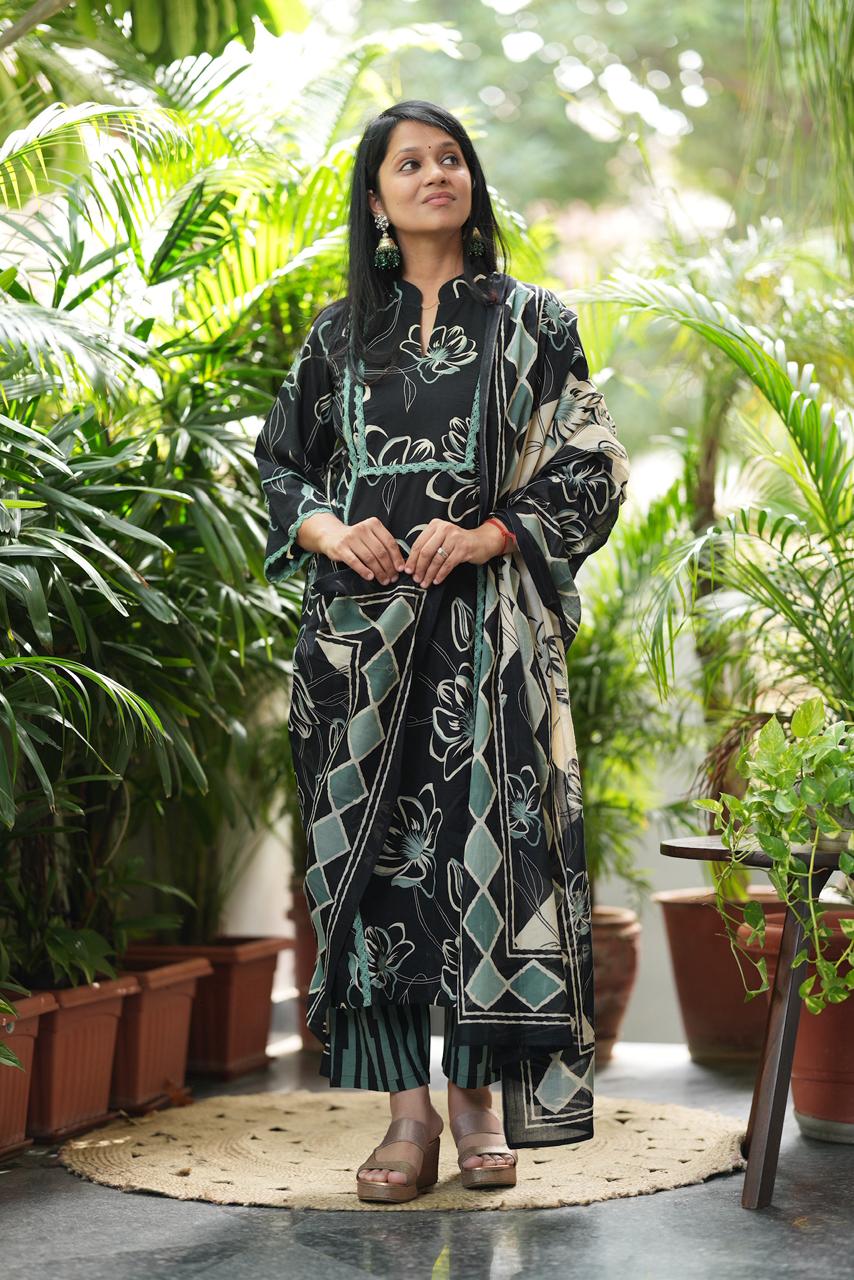 Black stright cut set