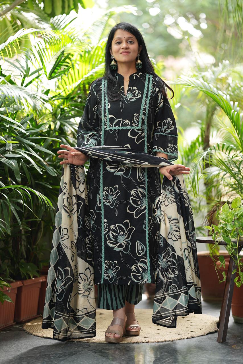 Black stright cut set