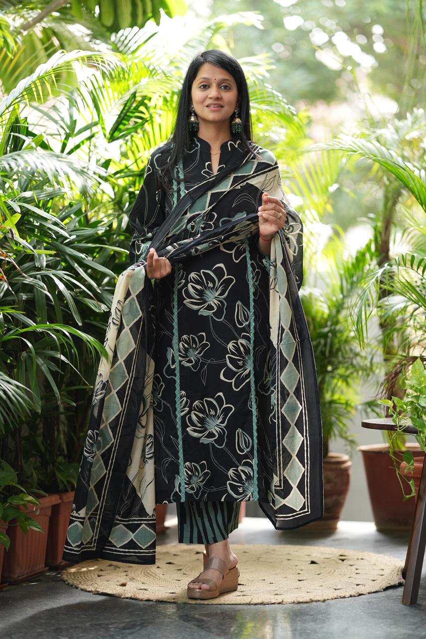 Black stright cut set